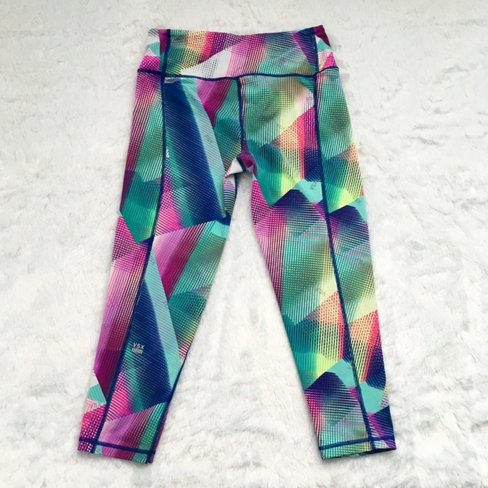 Like New Victoria’s Secret Knockout Capris - Picture 4 of 5